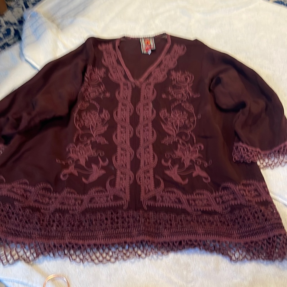 Johnny was maroon tunic size L